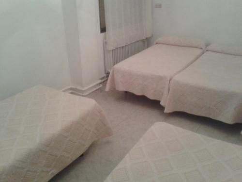 Imagen de la habitación del Hostal Restaurante Los Bronces. Foto 12