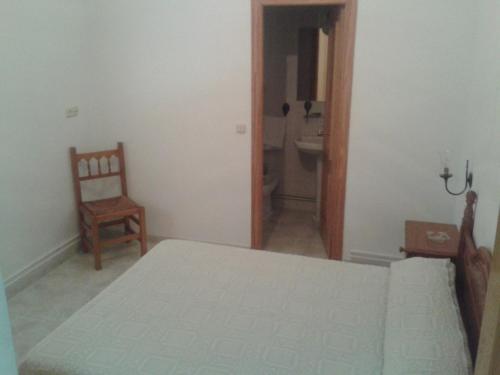 Imagen de la habitación del Hostal Restaurante Los Bronces. Foto 13