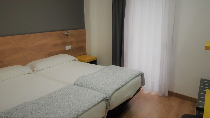 Imagen de la habitación del Hostal Restaurante Lugano. Foto 14