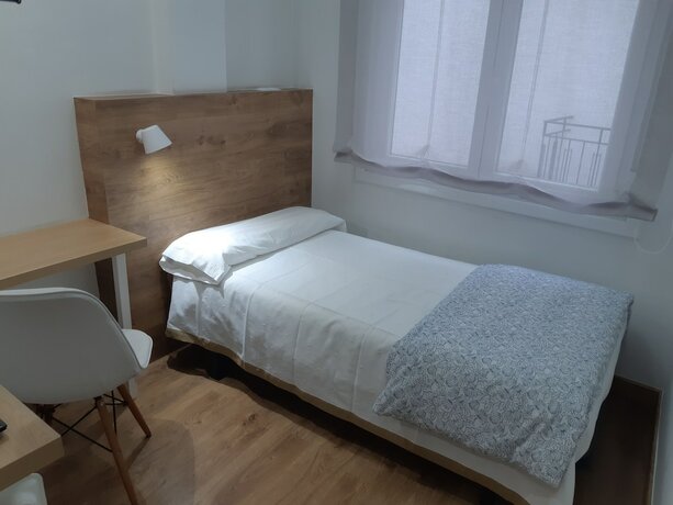Imagen de la habitación del Hostal Restaurante Lugano. Foto 15