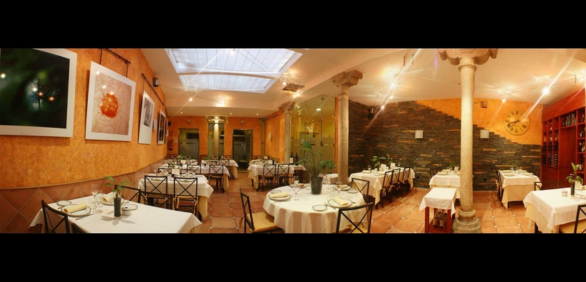 Imagen del bar/restaurante del Hostal Restaurante Puerta Del Alcázar. Foto 4