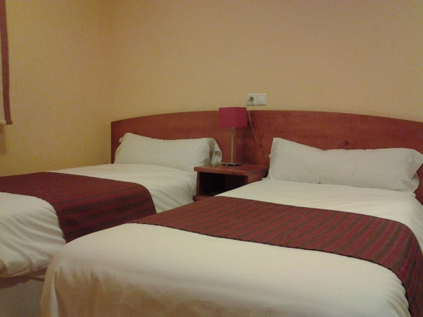 Imagen de la habitación del Hostal Restaurante Puerta Del Alcázar. Foto 7