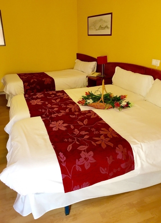 Imagen de la habitación del Hostal Restaurante Puerta Del Alcázar. Foto 8