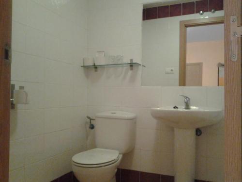 Imagen de la habitación del Hostal Restaurante Puerta Del Alcázar. Foto 10