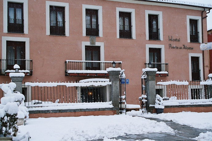 Imagen general del Hostal Restaurante Puerta Del Alcázar. Foto 3