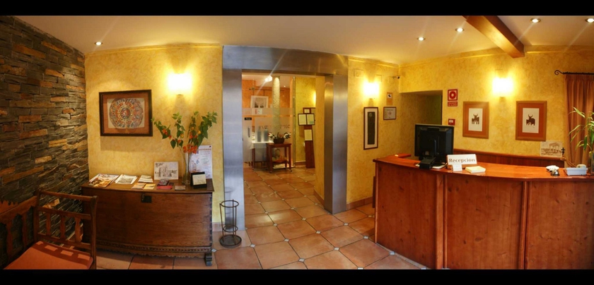 Imagen de los interiores del Hostal Restaurante Puerta Del Alcázar. Foto 13