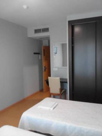 Imagen de la habitación del Hostal Restaurante Vial. Foto 6