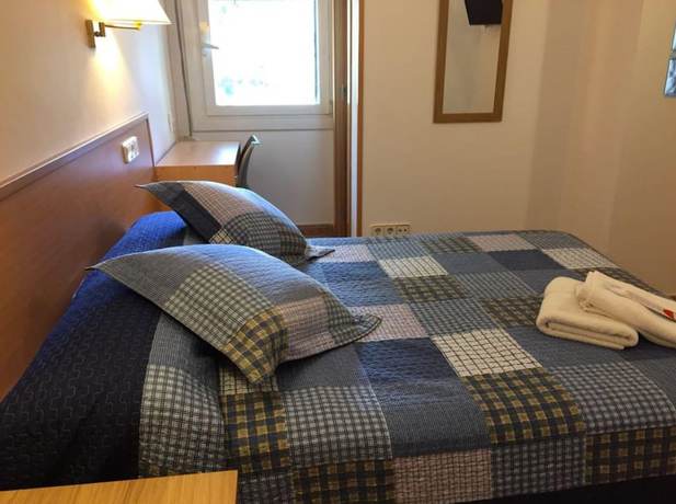 Imagen de la habitación del Hostal Río De Castro Barcelona. Foto 7