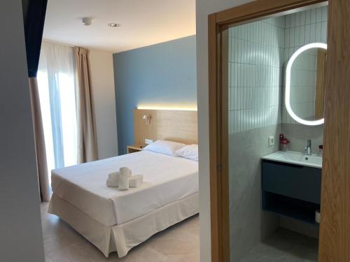 Imagen de la habitación del Hostal Río Salado Conil. Foto 3