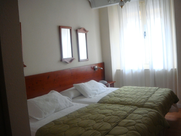 Imagen de la habitación del Hostal Riesco. Foto 10