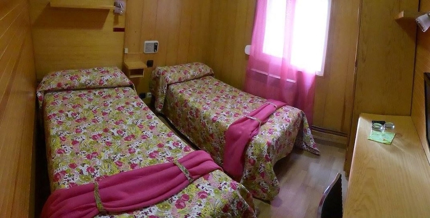 Imagen de la habitación del Hostal Rioja Condestable. Foto 6