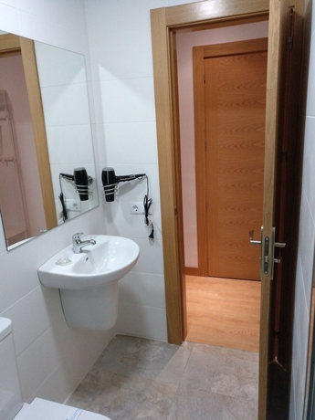 Imagen de la habitación del Hostal Rioja Condestable. Foto 13