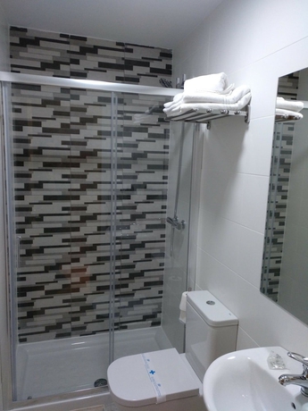 Imagen de la habitación del Hostal Rioja Condestable. Foto 14