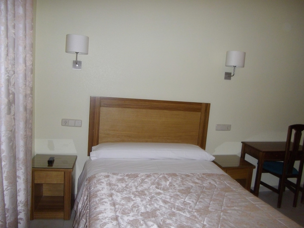 Imagen de la habitación del Hostal Rivera Atocha. Foto 6