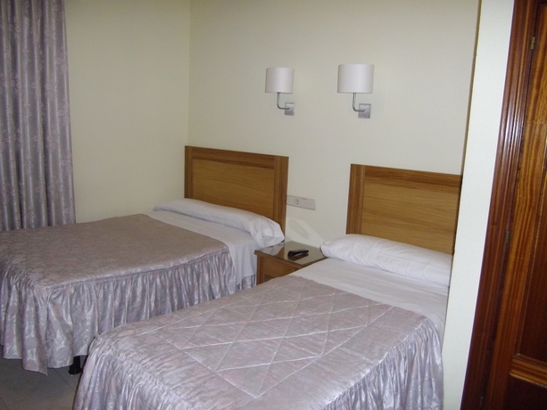 Imagen de la habitación del Hostal Rivera Atocha. Foto 7