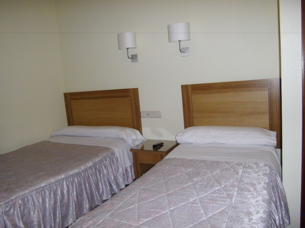 Imagen de los interiores del Hostal Rivera Atocha. Foto 13