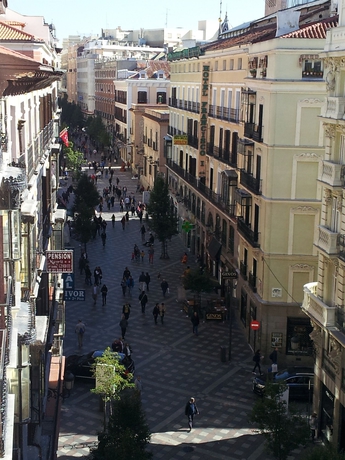 Imagen de los exteriores del Hostal Rober. Foto 16