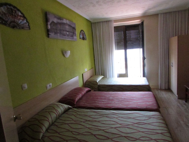 Imagen de la habitación del Hostal Rober. Foto 3