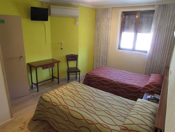 Imagen de la habitación del Hostal Rober. Foto 7