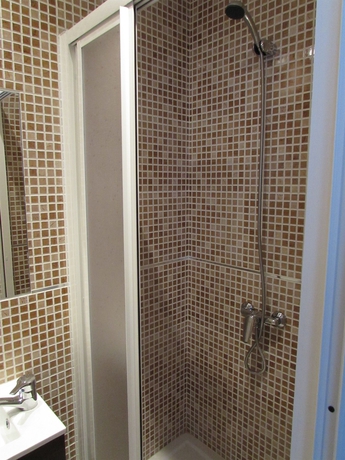 Imagen de la habitación del Hostal Rober. Foto 10