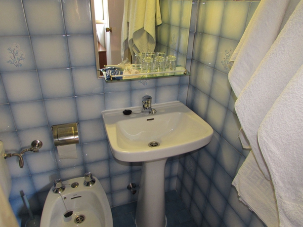 Imagen de la habitación del Hostal Rober. Foto 13