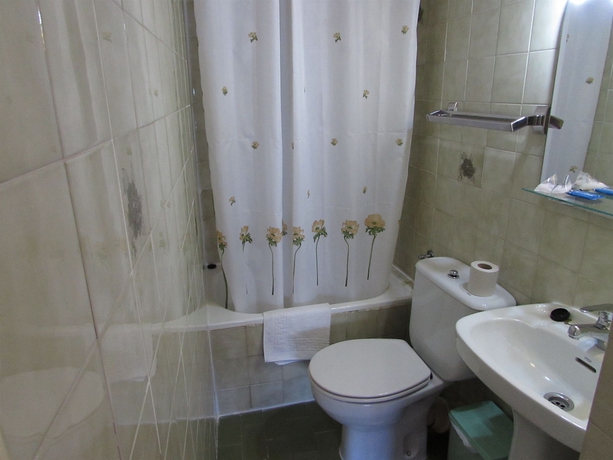 Imagen de la habitación del Hostal Rober. Foto 14