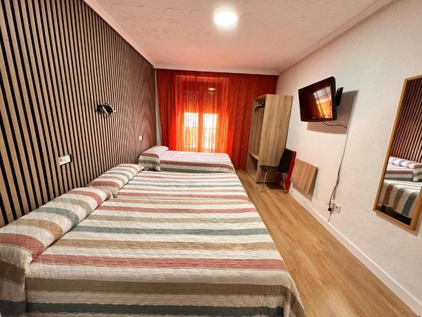 Imagen de la habitación del Hostal Rober. Foto 13