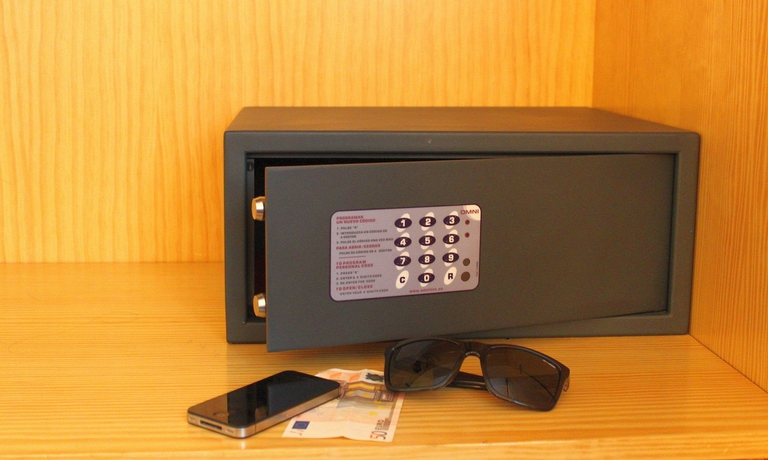 Imagen de la habitación del Hostal Roca, San Antonio [Centro]. Foto 11