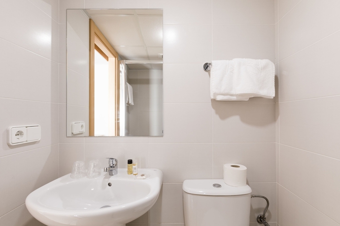 Imagen de la habitación del Hostal Roca, San Antonio [Centro]. Foto 13