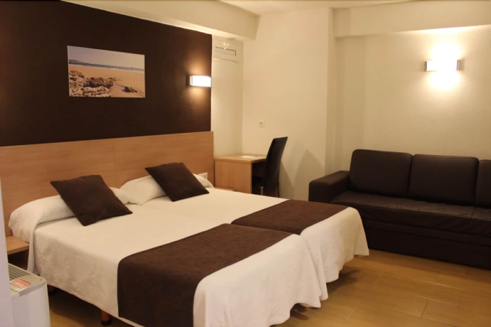 Imagen de la habitación del Hostal Rocamar, Santander. Foto 6