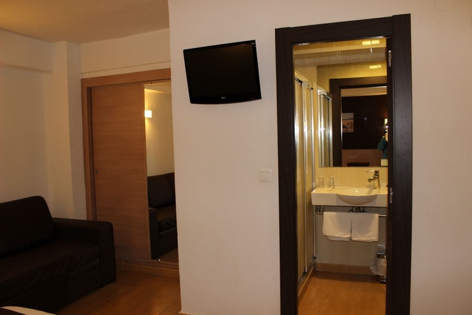 Imagen de la habitación del Hostal Rocamar, Santander. Foto 10