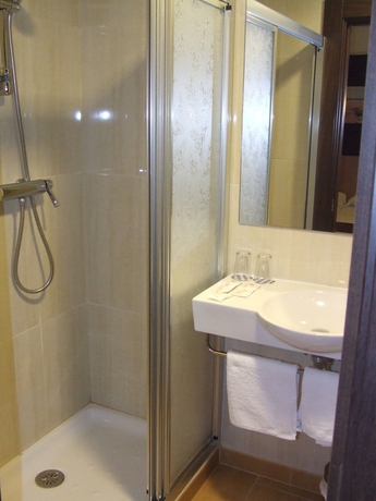 Imagen de la habitación del Hostal Rocamar, Santander. Foto 16