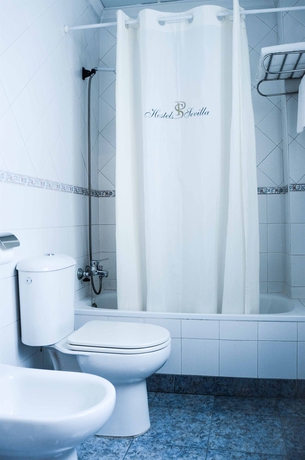 Imagen de la habitación del Hostal Roma, Sevilla. Foto 7