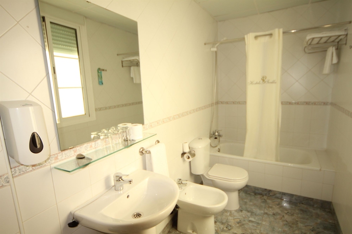 Imagen de la habitación del Hostal Roma, Sevilla. Foto 13