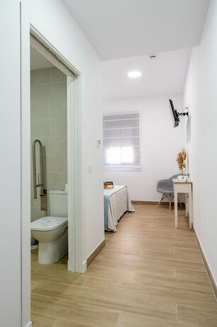 Imagen de la habitación del Hostal Romerito, Málaga. Foto 13