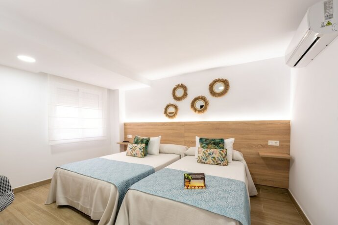Imagen de la habitación del Hostal Romerito, Málaga. Foto 19