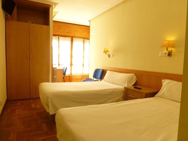 Imagen de la habitación del Hostal Romero. Foto 6