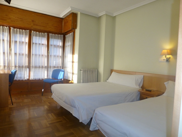 Imagen de la habitación del Hostal Romero. Foto 10