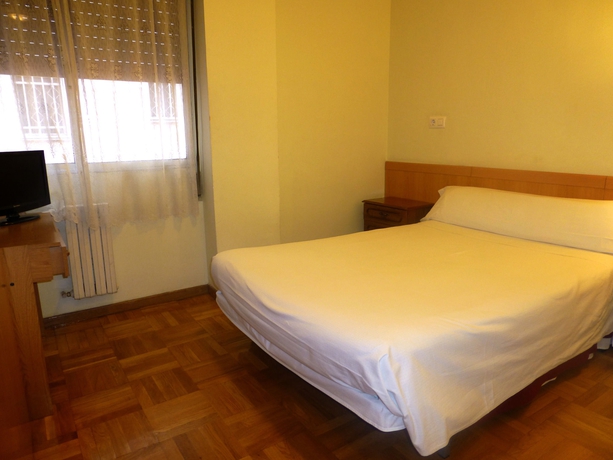 Imagen de la habitación del Hostal Romero. Foto 11