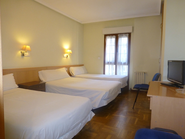 Imagen de la habitación del Hostal Romero. Foto 14