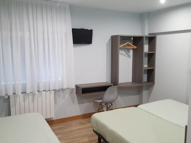 Imagen de la habitación del Hostal Rosi, Laredo. Foto 3