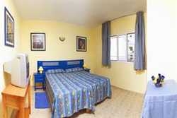 Imagen de la habitación del Hostal Royal, San Antonio [Centro]. Foto 2