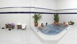 Imagen de la piscina del Hostal Royal, San Antonio [Centro]. Foto 5