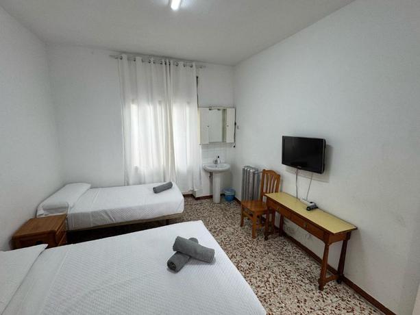Imagen de la habitación del Hostal Ruano. Foto 16