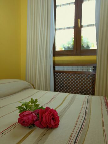 Imagen de la habitación del Hostal Rural Elosta. Foto 17