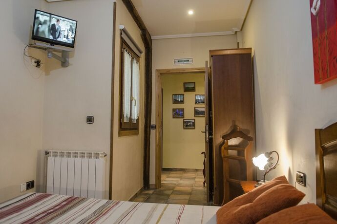 Imagen de la habitación del Hostal Rural Elosta. Foto 18
