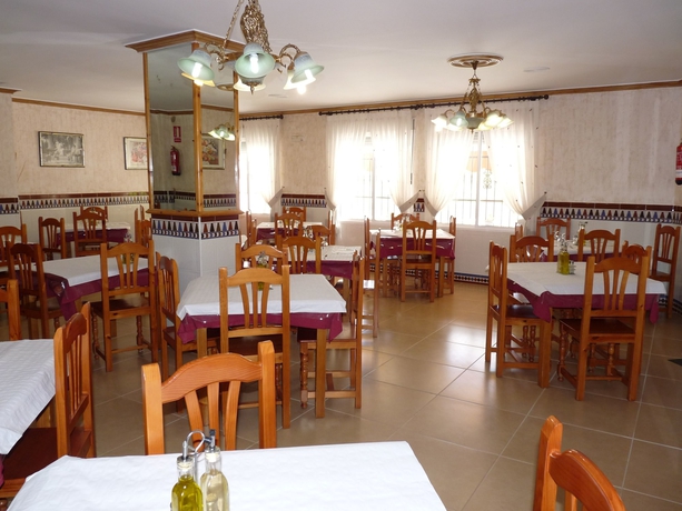 Imagen del bar/restaurante del Hostal Rural Montual. Foto 3