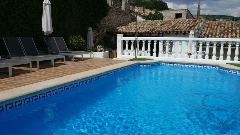 Imagen de la piscina del Hostal Rural Moratin. Foto 17