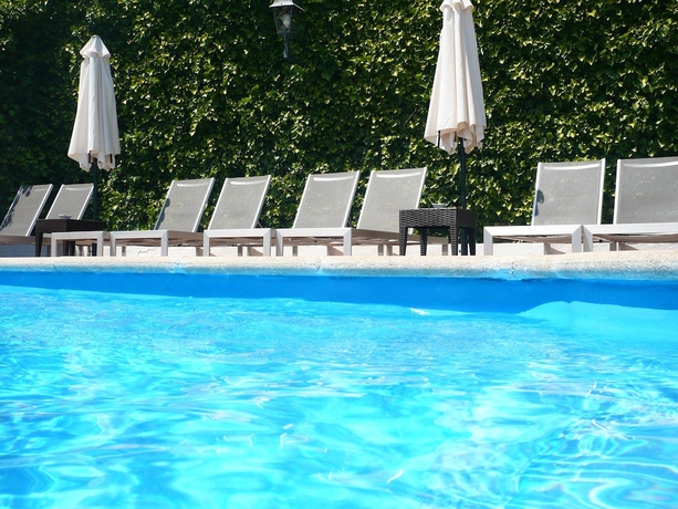 Imagen de la piscina del Hostal Rural Moratin. Foto 19