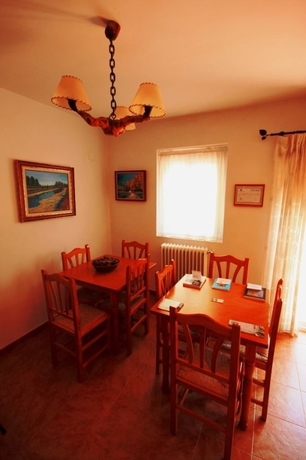 Imagen del bar/restaurante del Hostal Rural Río Mundo. Foto 5